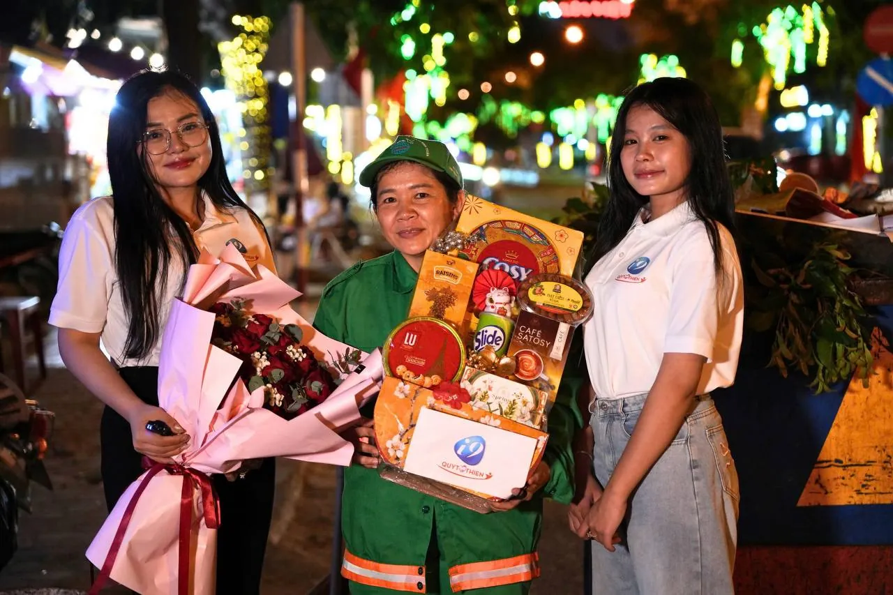 Biểu tượng hoạt động trực tuyến và hỗ trợ kỹ thuật số của new88.com